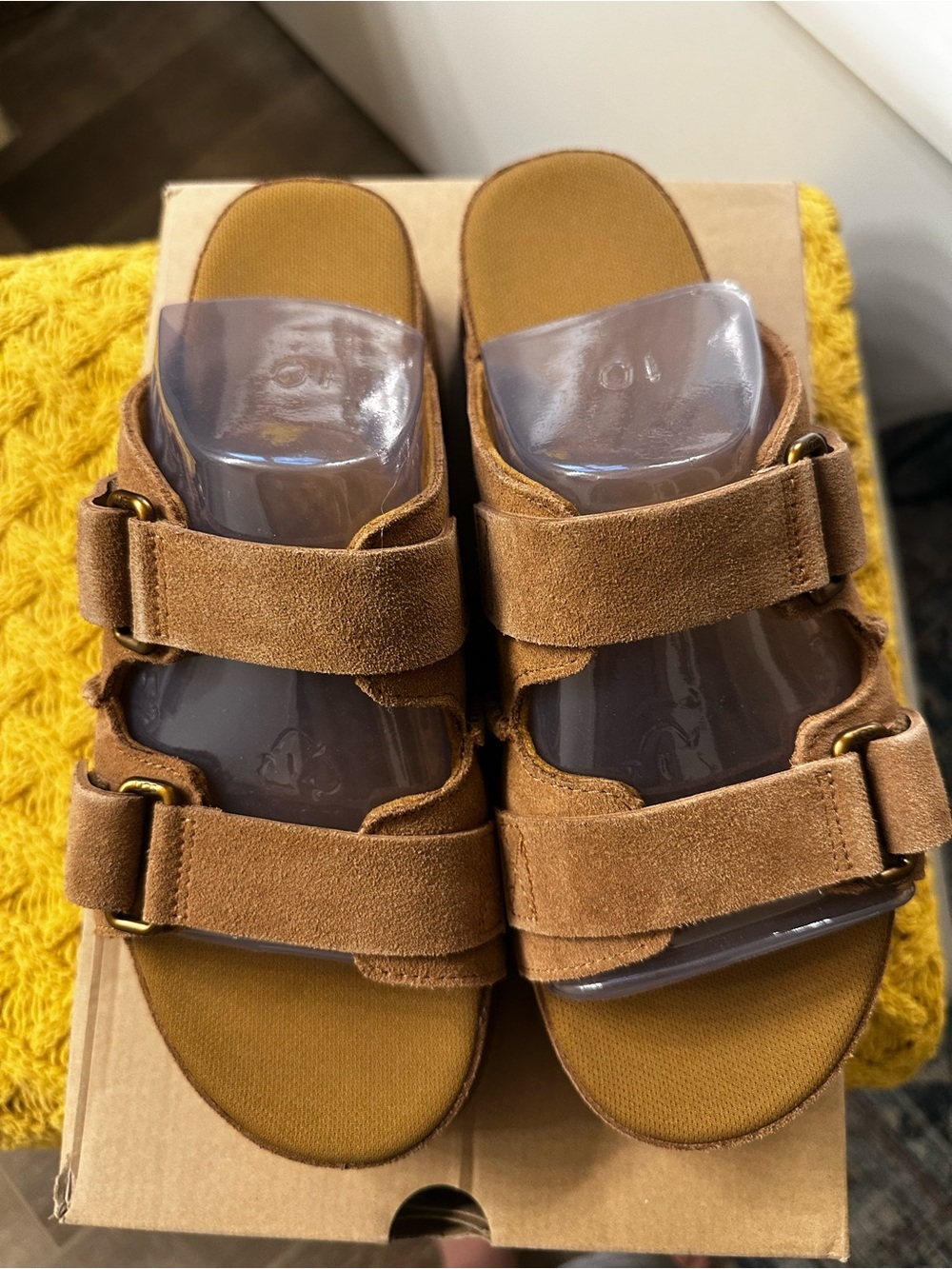 Ugg Golden Star NWOB